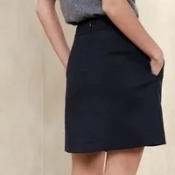 Banana Republic Black Trueno Skirt Box Pleated A-line Mini Zips at Back Size 14 - Picture 3 of 6